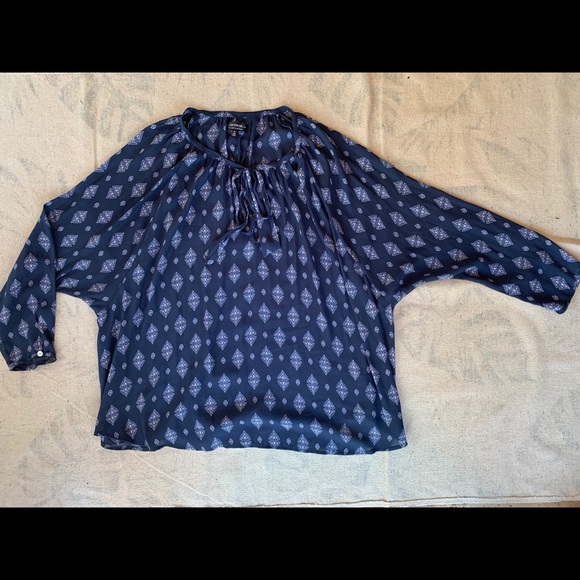 Beautiful flowing Cotton On blouse - Picture 6 of 8